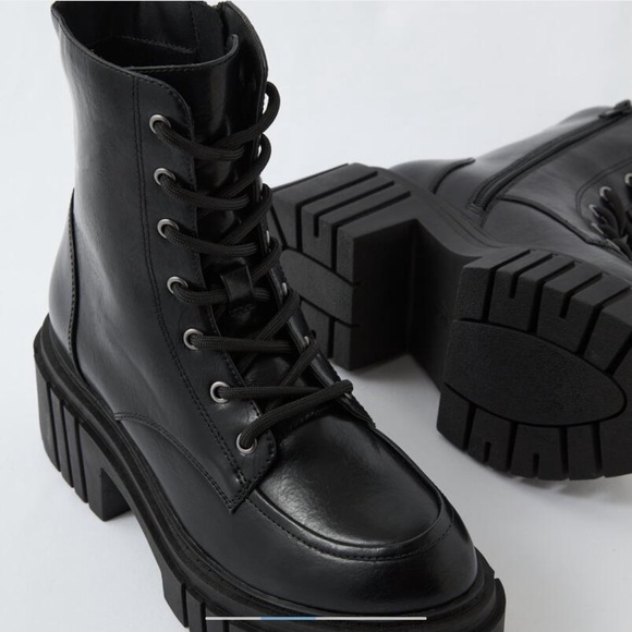 AE Lace Up Lug Boot - Picture 11 of 14